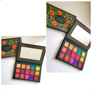 Acá nostalgia eyeshadow pallet